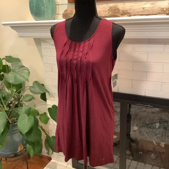 #175 NWT Eddie Bauer Cranberry Pleated Front Top Size Small - Picture 2 of 8
